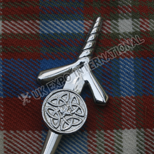 Celtic sheild kilts pin