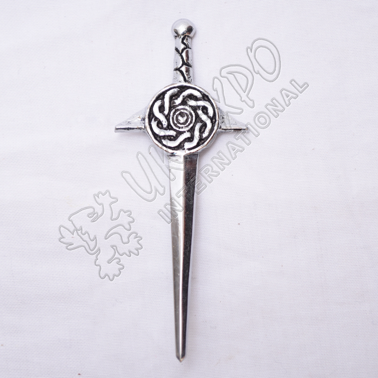 Celtic Design Kilt Pin With Black Color Filling
